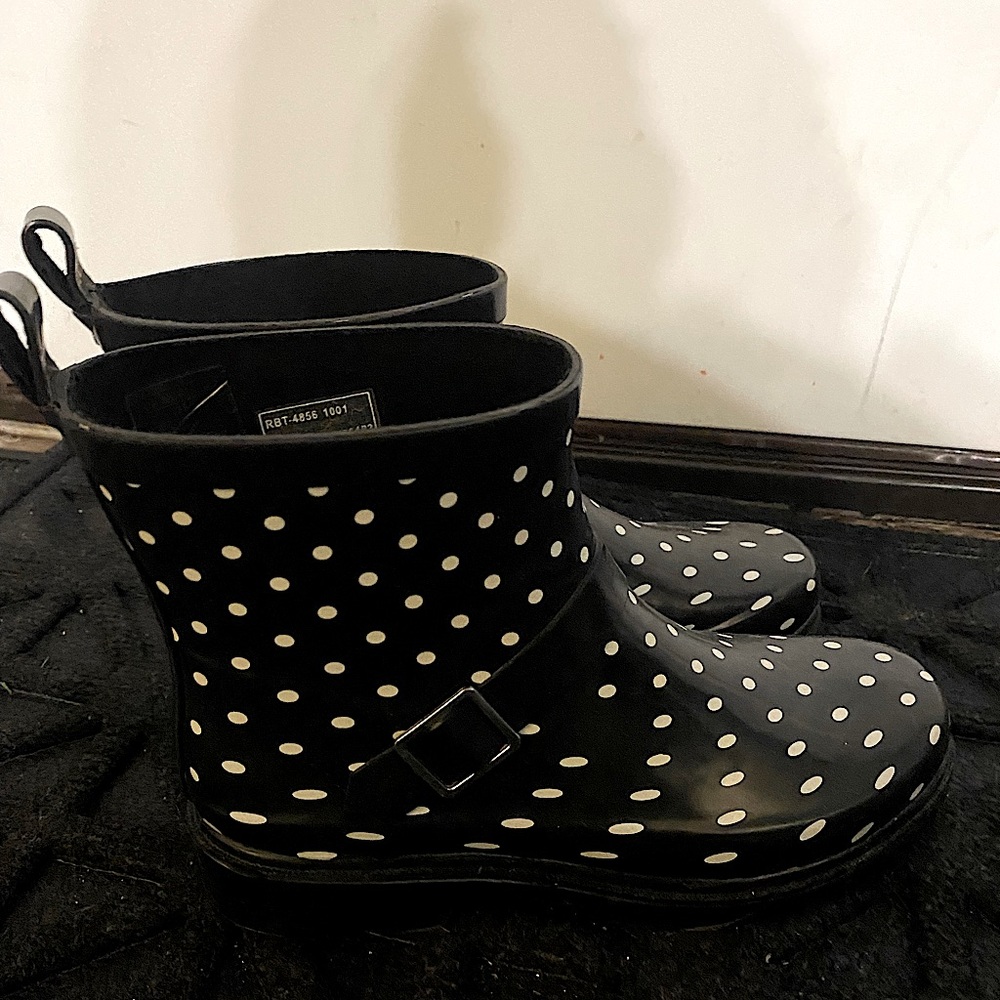 Rain booties - black with polka dots